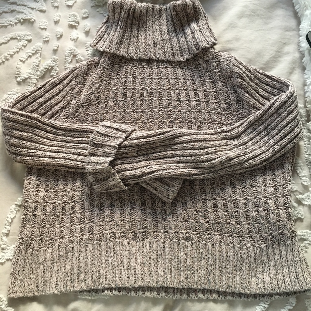 FREE PEOPLE Cable Crop Sweater Size M Pink Gray Metallic Turtleneck Knit
